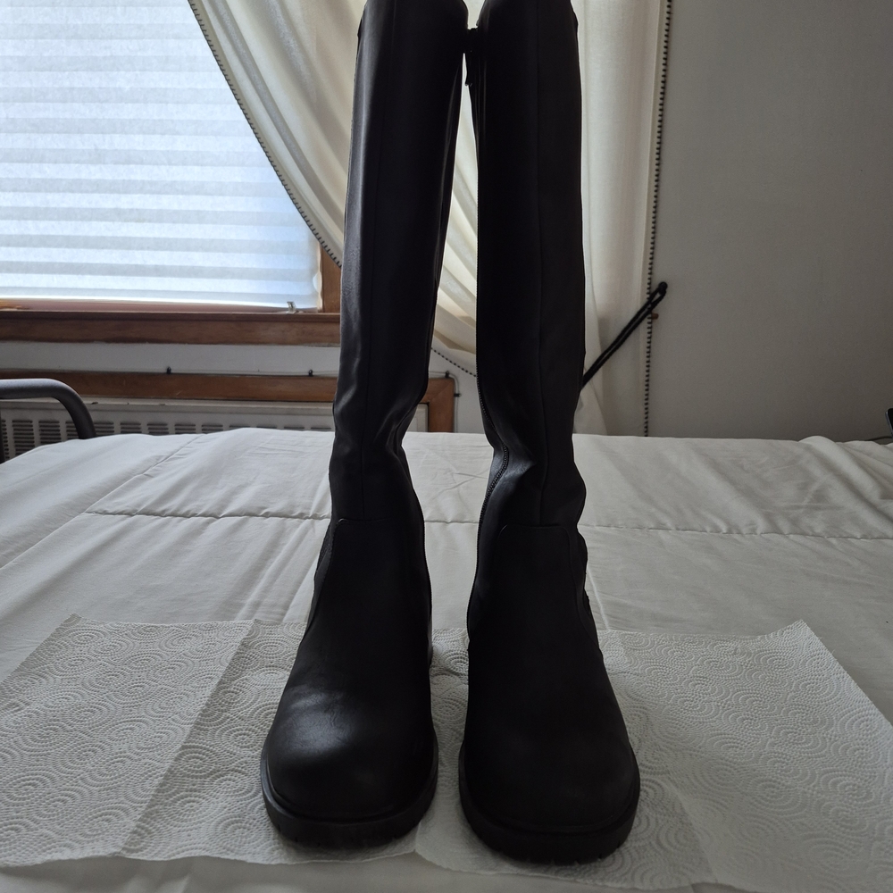 Torrid Lug Black Knee High Boots 9 Wide Width Zip Up